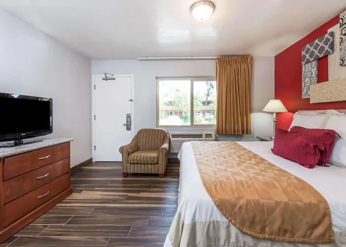Ramada By Wyndham Near Seaworld / Mission Beach